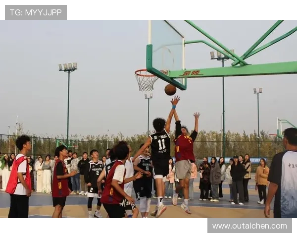 篮球点燃青春激情凝聚团队力量展现拼搏精神与无限可能 篮球点燃青春激情凝聚团队力量展现拼搏精神与无限可能