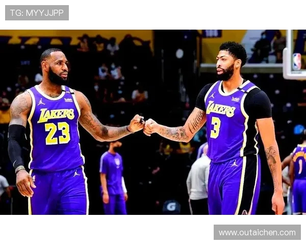 湖人勇士巅峰对决再燃硝烟詹姆斯库里上演传奇较量