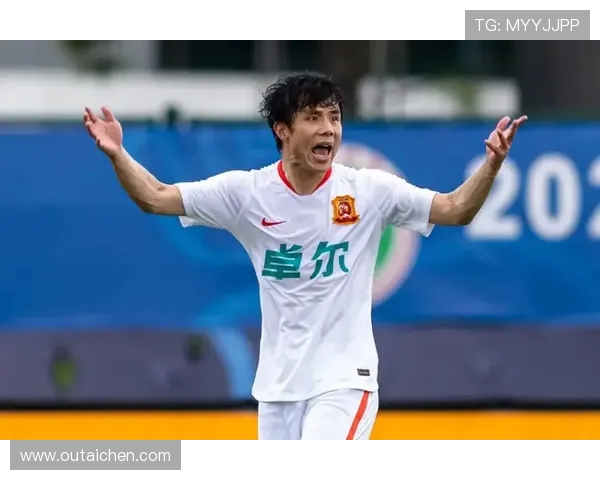 蒿俊闵再度闪耀绿茵场引领球队奋勇前行展现老将不灭激情