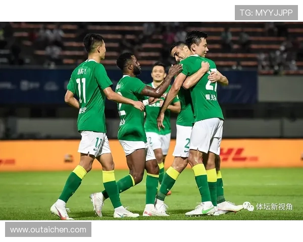 成都羽毛球队在总决赛积分榜上以73分稳居第一名展现强劲实力