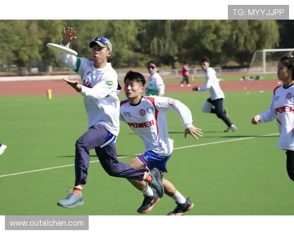 赛后分析:上海飞盘队与北京飞盘队在比赛中的灵活战术对比与启示 赛后分析:上海飞盘队与北京飞盘队在比赛中的灵活战术对比与启示