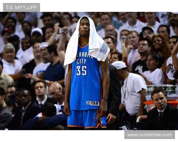 2012年NBA总决赛小牛队与雷霆队的激烈对决与精彩瞬间回顾